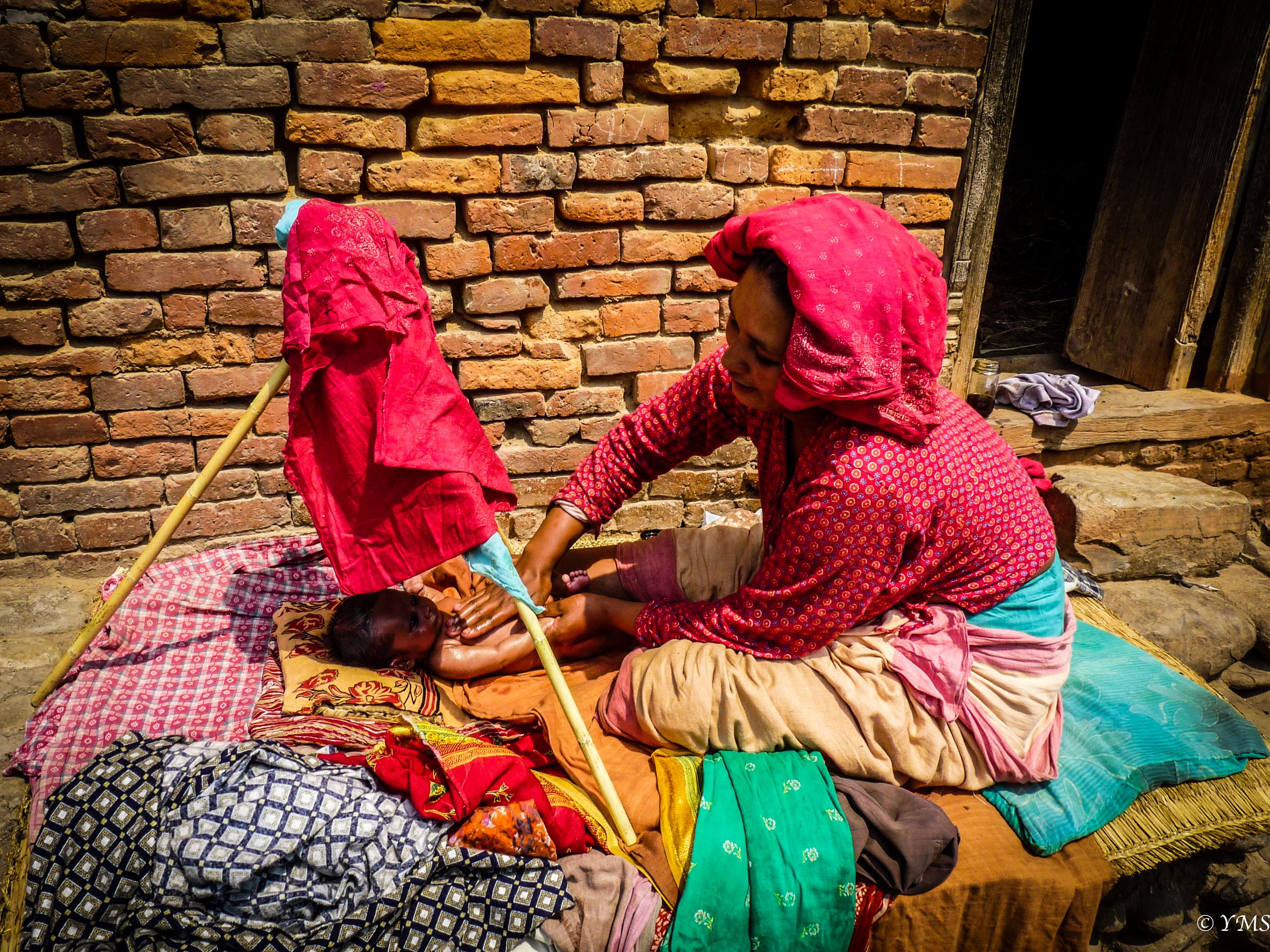 Nepal - Baby massage