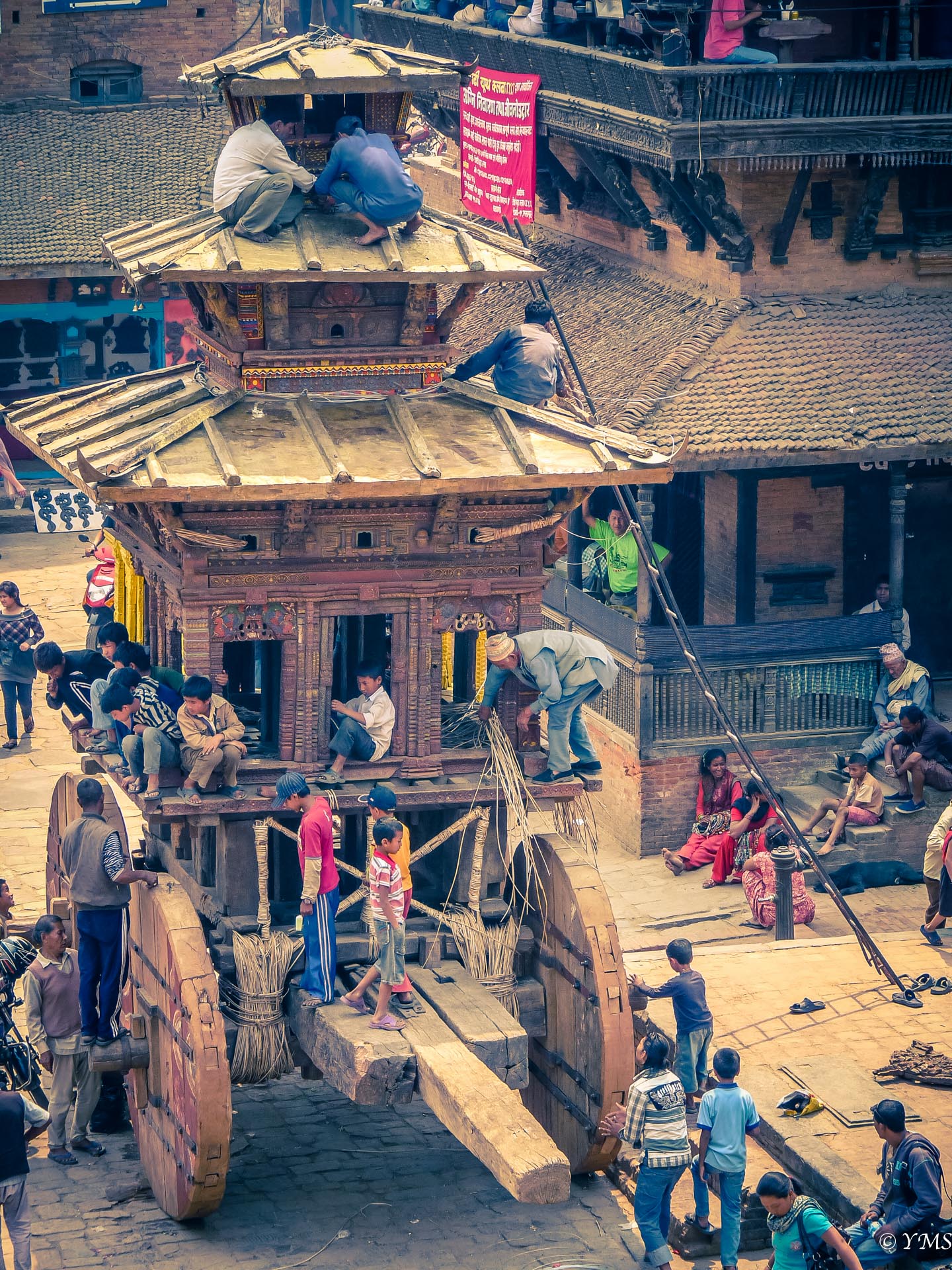 Nepal - Giant chariot